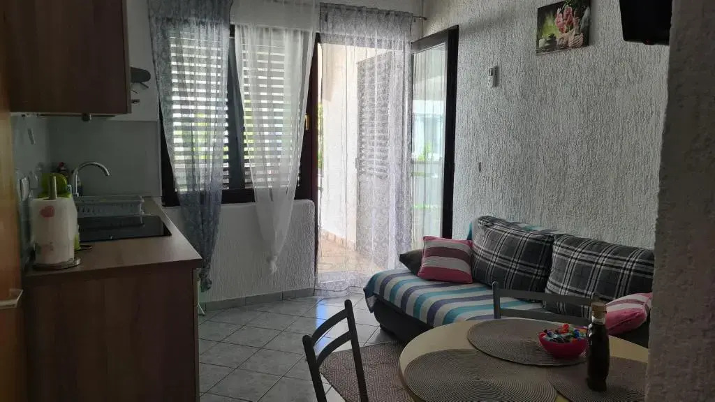 Apartment with a balcony and sea view - santek - AE1097