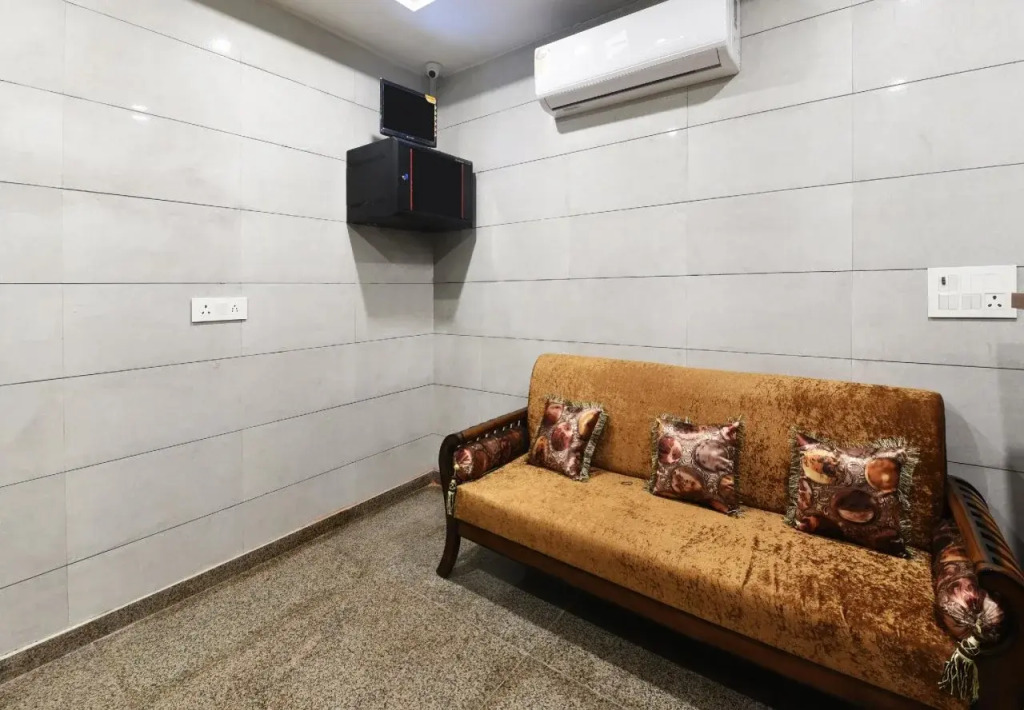 OYO 17336 Flagship Sector 23 Rohini