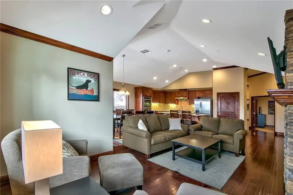 Conifer - 3 Br condo by RedAwning