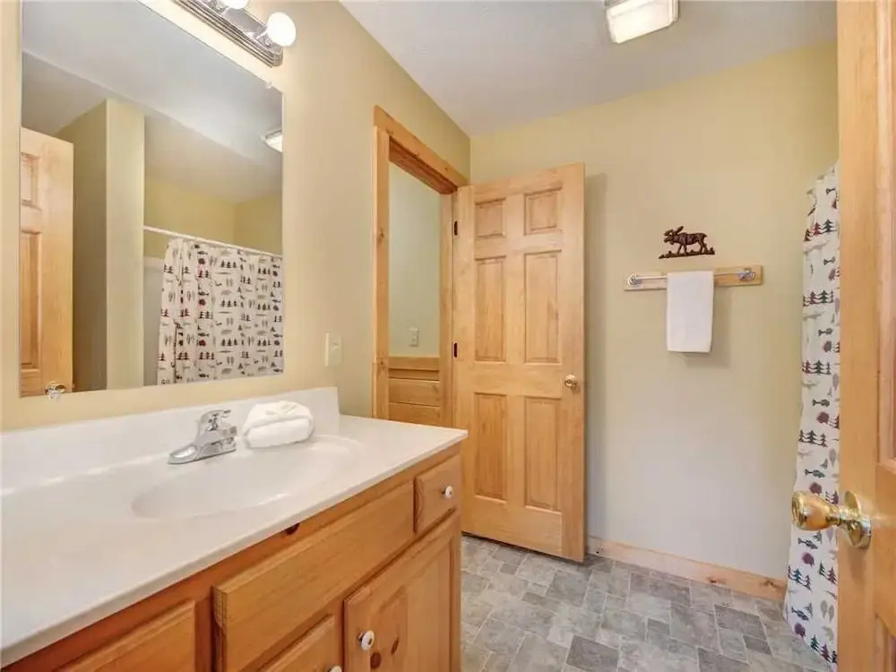 Peace N Quiet 3 Bedroom Home with Hot Tub