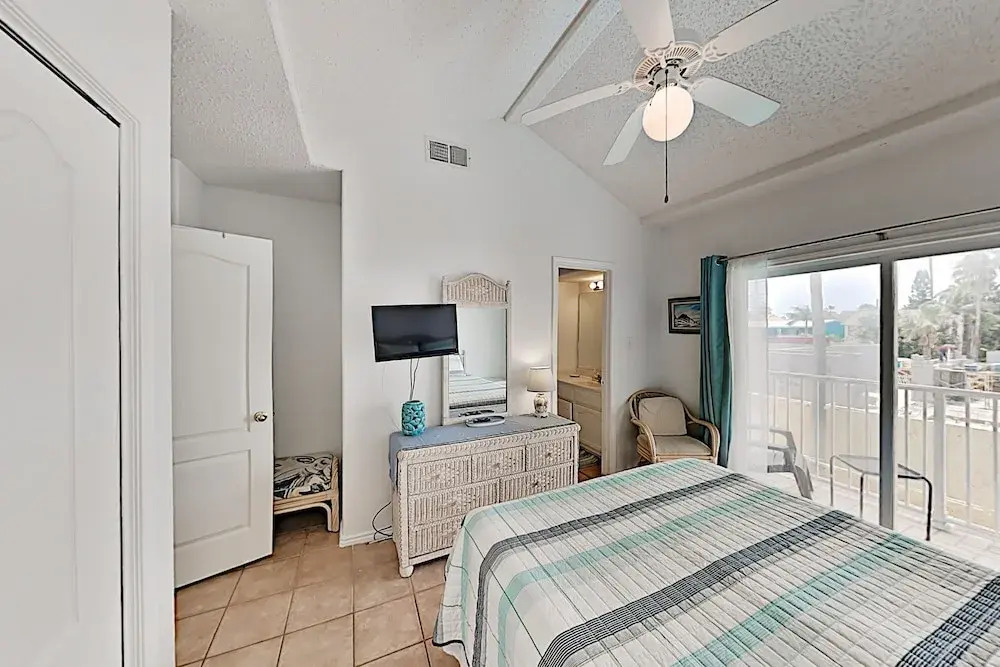 Charming At The Dolphins W/ Pool & Hot Tub 2 Bedroom Condo