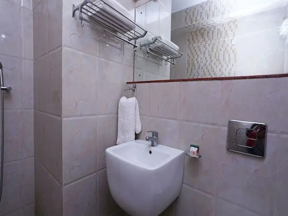 OYO 15681 Matri Neer