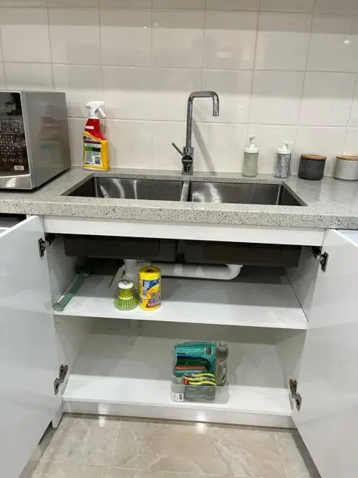 Brand New Modern 2 BR Guesthouse at Airport!