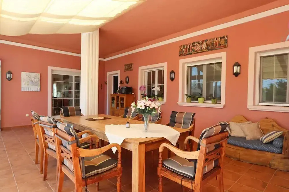 Mozamb in J vea With 4 Bedrooms and 3 Bathrooms