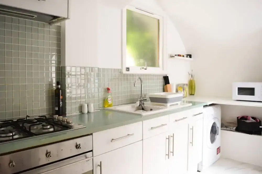 Modern Designer London Studio Flat With Patio