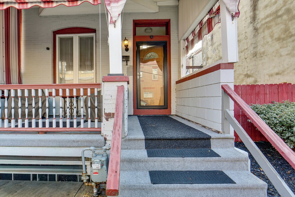 Easy University & Hospital Access! Pittsburgh Home
