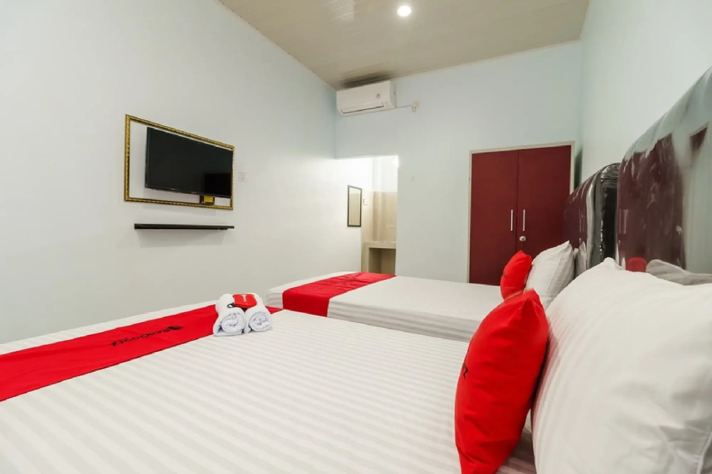 RedDoorz Plus near Palembang Icon Mall 2