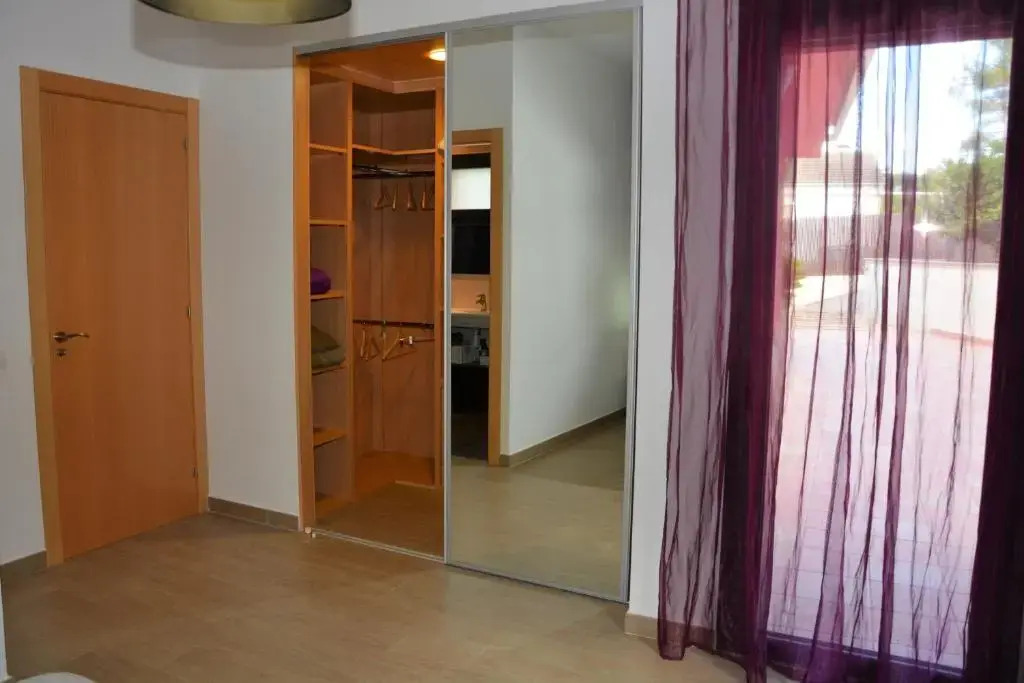 Villa Sitges La Calma 10 minutes drive Sitges 2 minutes walk Garraf Park AC