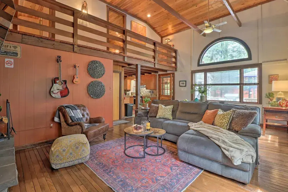 Deck & Fire Pit: Cozy Pocono Mountain Home