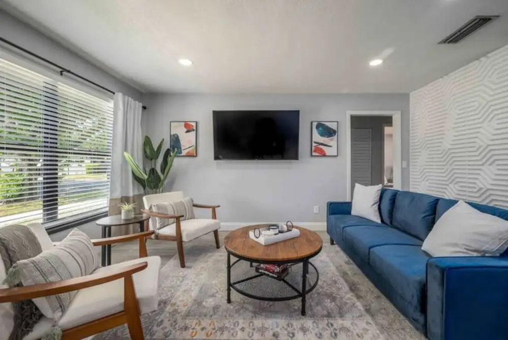561j Large 2 Bedroom With King bed and Patio