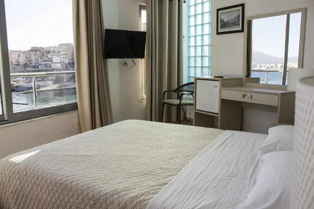 Titania Hotel