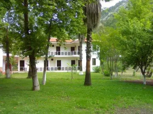 Artemis Hotel