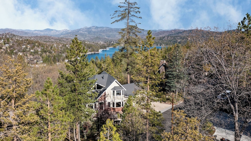 Pollock by Avantstay Stunning Views w/ Movie Room, Game Room & Large Balcony
