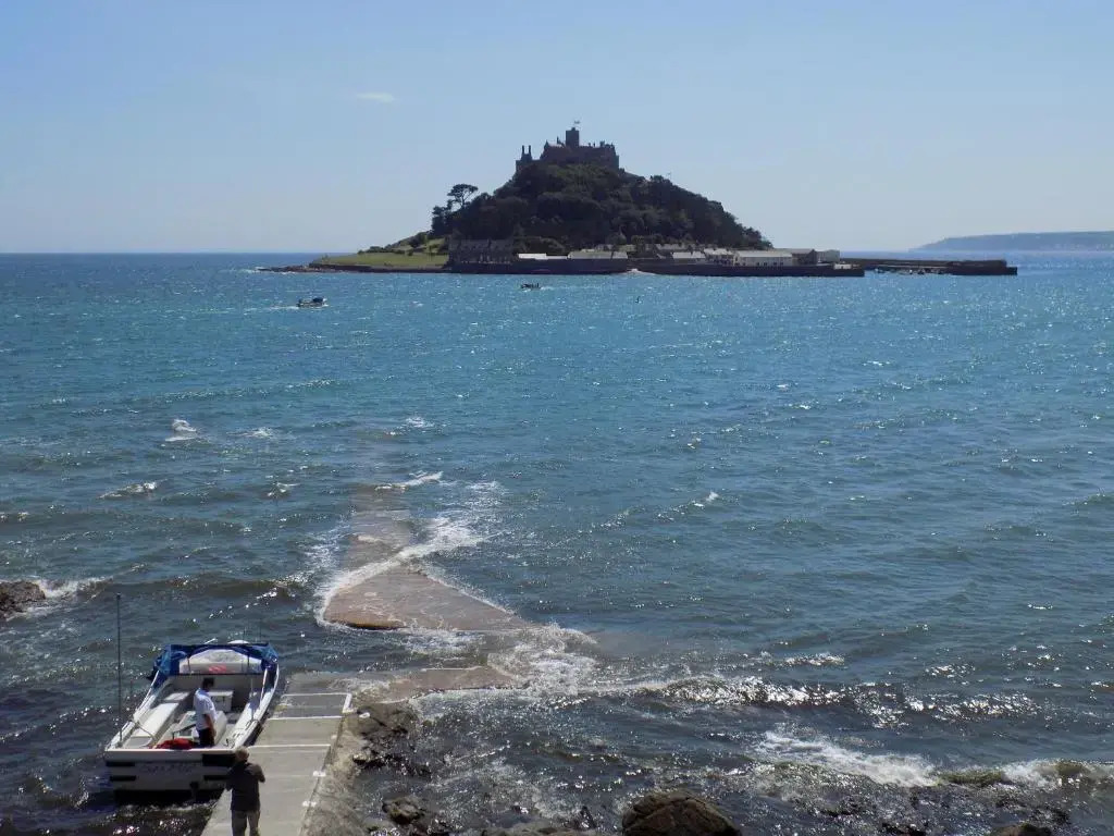 Modern 2 Bed Apt Centre of Penzance, Lift Access