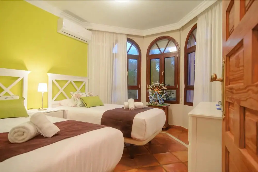 Twelve guest 6bedrooms Villa Montecarlo