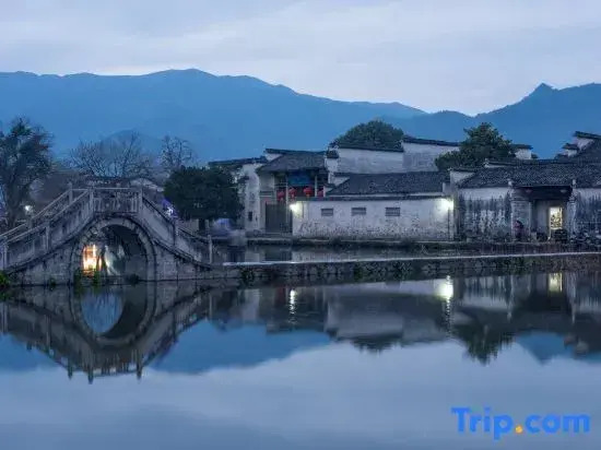 Yue Ji · See Bluestone · Century-old House · Original Qing Song style homestay