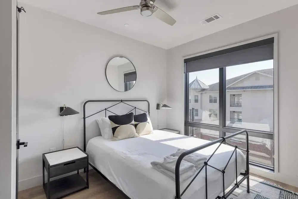 Sleeps 18 3 Modern Midtown Apartments w/ Gym + Pool Walkable to Shops & Eats
