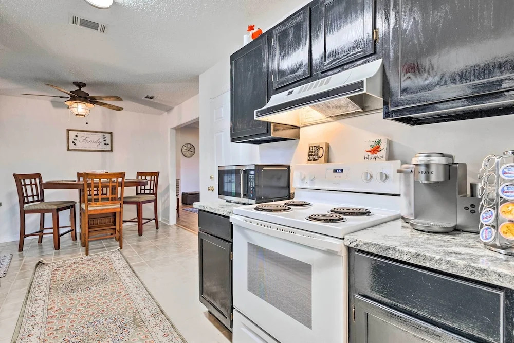 Ocean Springs Home w/ Sunroom ~ 5 Mi to Beach
