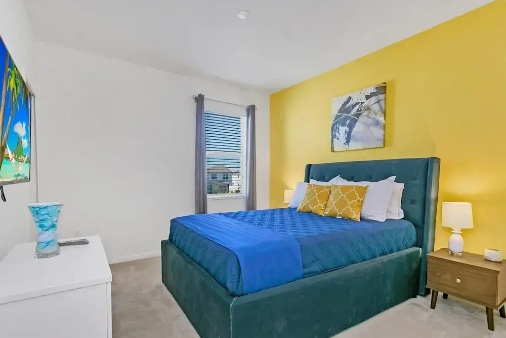 6BR Family Home w Private Pool and Netflix