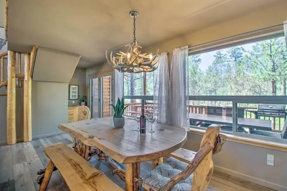 Wooded Hideaway! Spacious Show Low Log Cabin