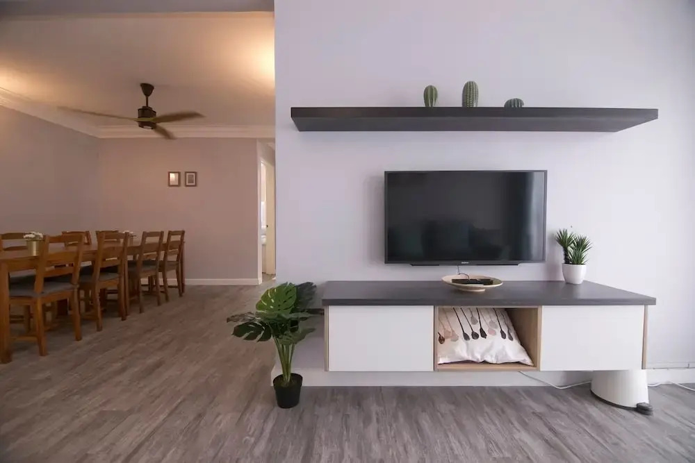 Charming 3BR Home in Quiet Neighbourhood