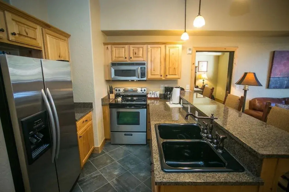 Amazing Mountain Views and Full Kitchen by RedAwning - Save 20% on 7+ Nights!