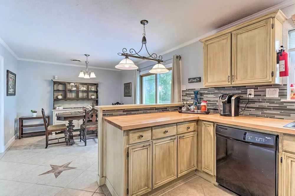 6 Mi to Fort Hood: Killeen Home w/ Yard & Patio