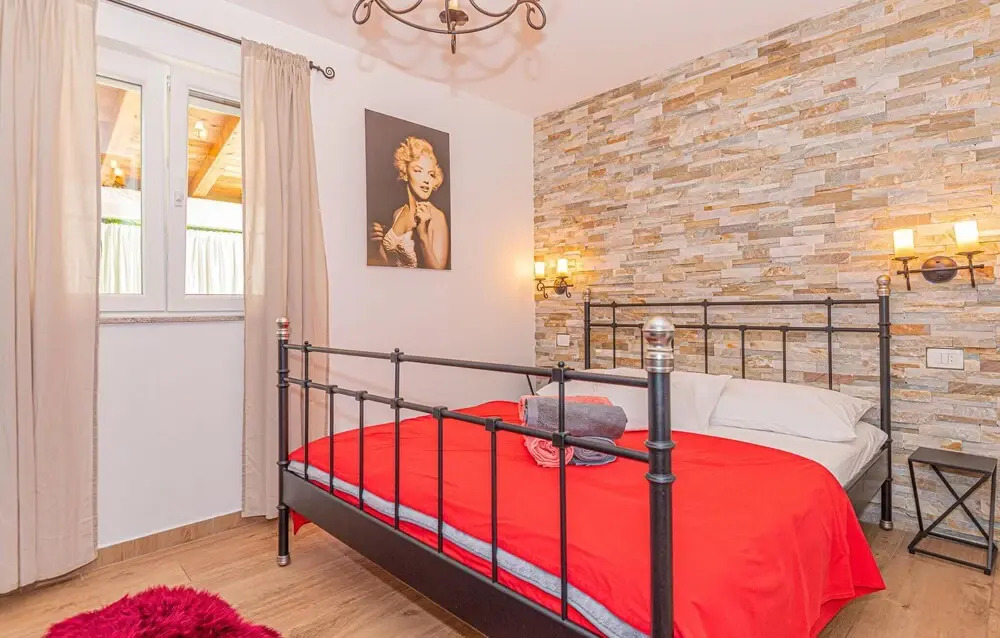 Awesome Home in Brodarica with Hot Tub, WiFi & 6 Bedrooms