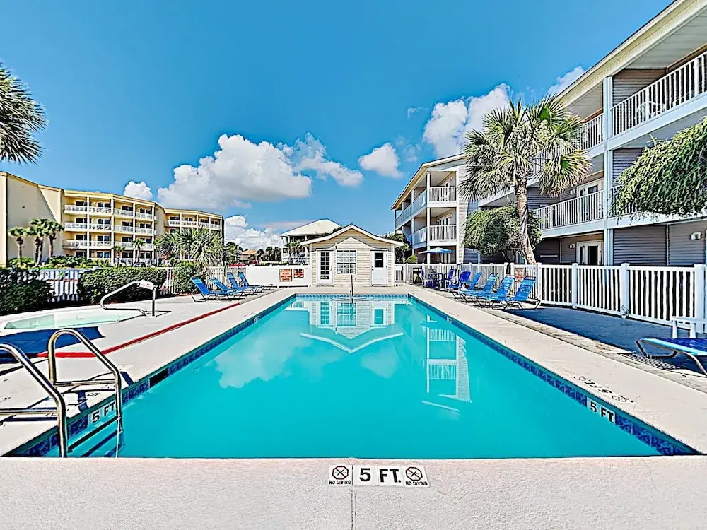 Steps To Beach! Chic Gulf-view Corner Unit W/ Pool 1 Bedroom Condo
