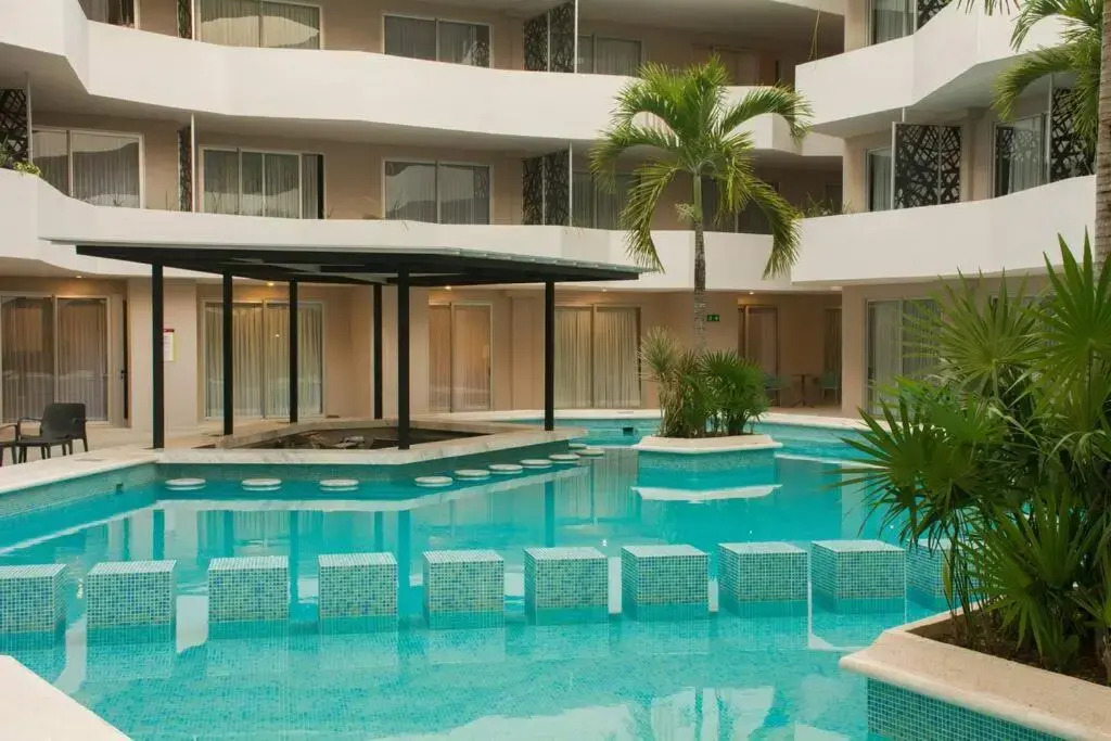 G012S-Esther Gallery Luxury Condo. The Jewel of downtown