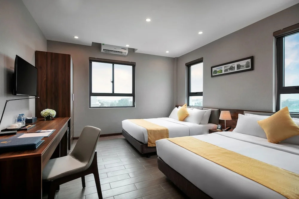 Golden Season Hotel