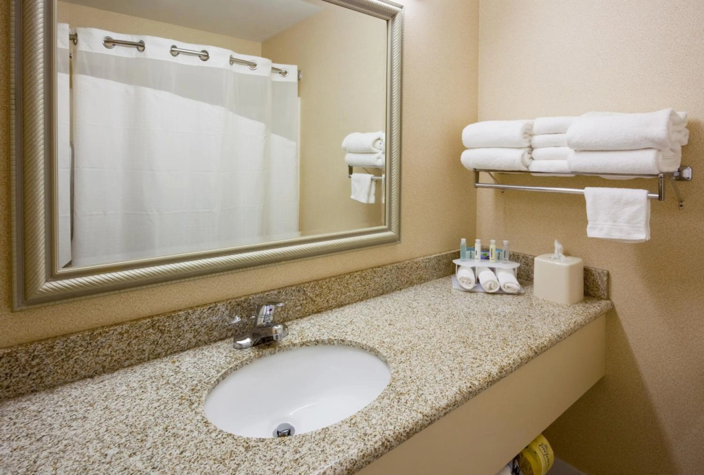 Holiday Inn Express Fargo - West Acres by IHG