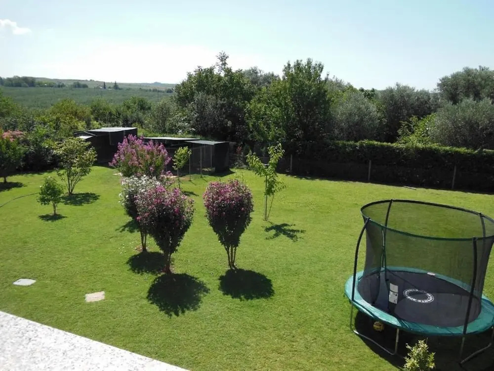 Apartment Near the Beach With Garden
