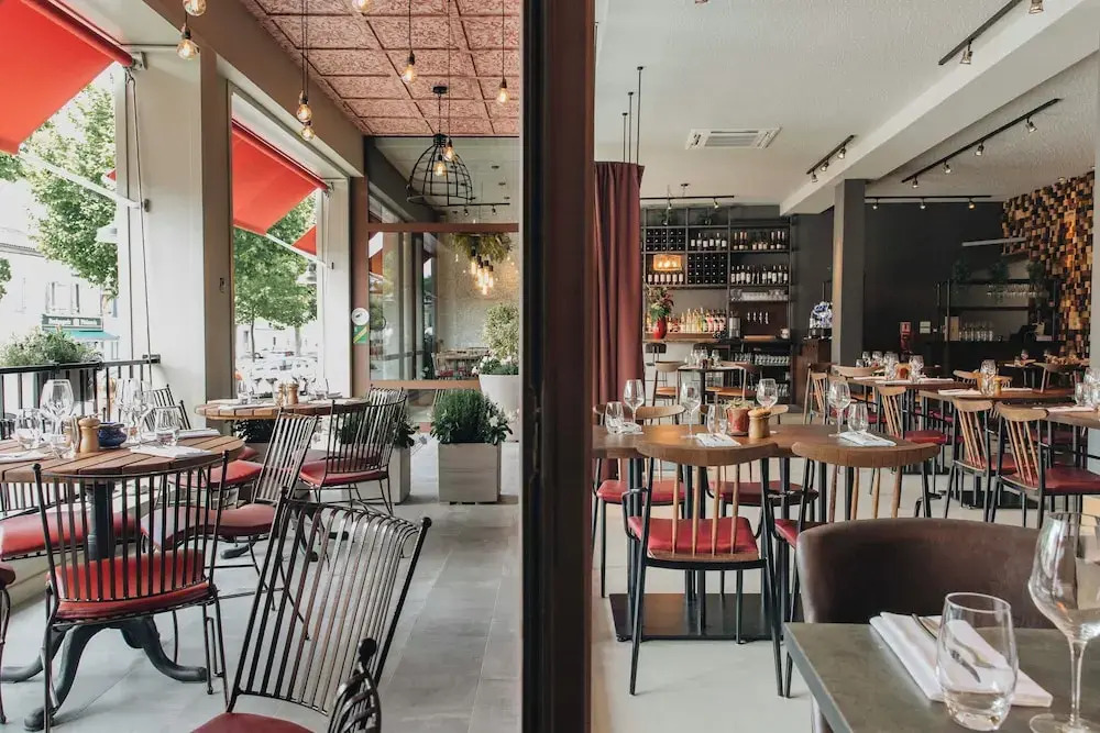 Walnut Bistro & Suites