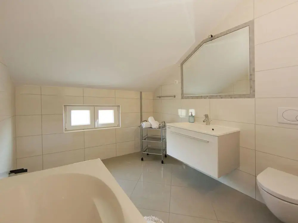 Luxury Apartment in Private Home With Private Pool & Garden, Bbq, Wifi, Parking