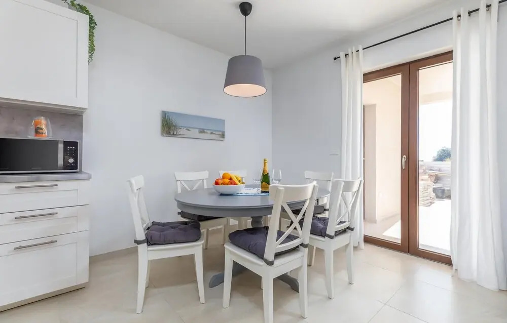 Awesome Home In Betiga