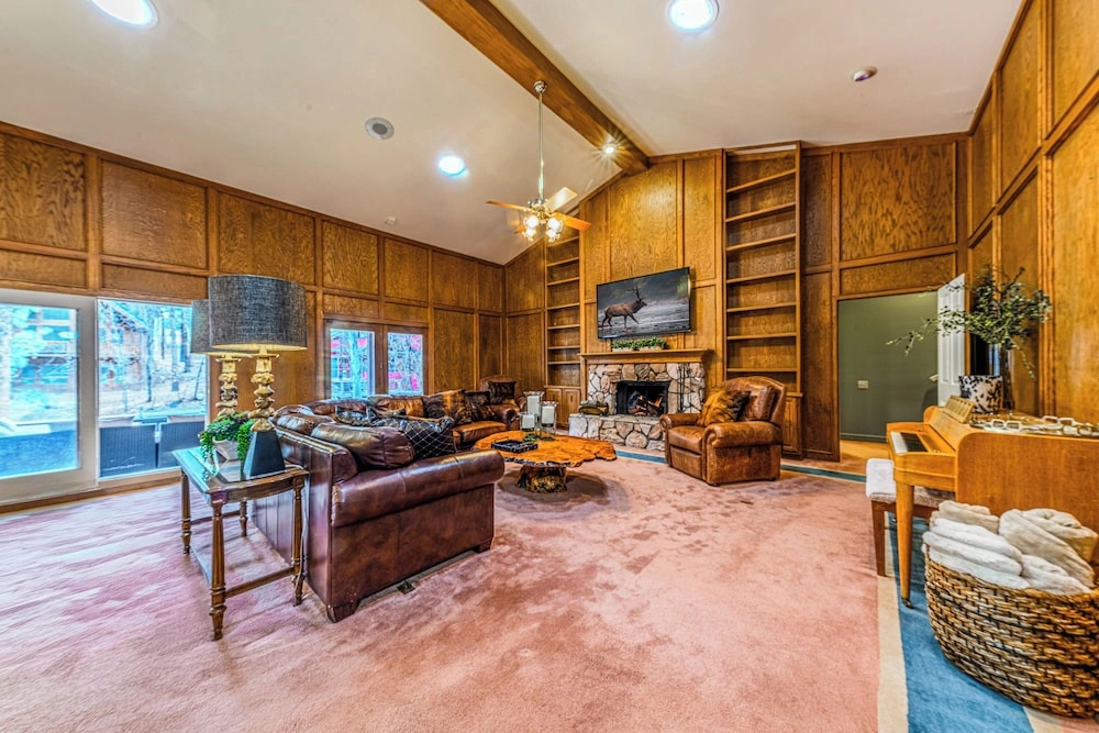 Mountain River Chalet