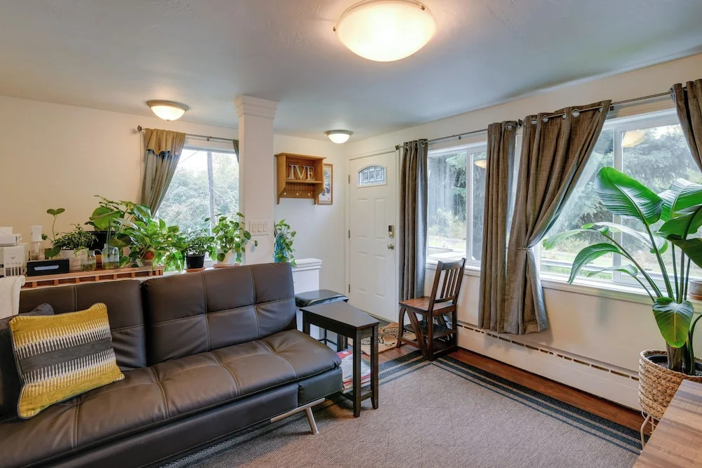 Cozy Anchorage Retreat < 4 Mi to Downtown!