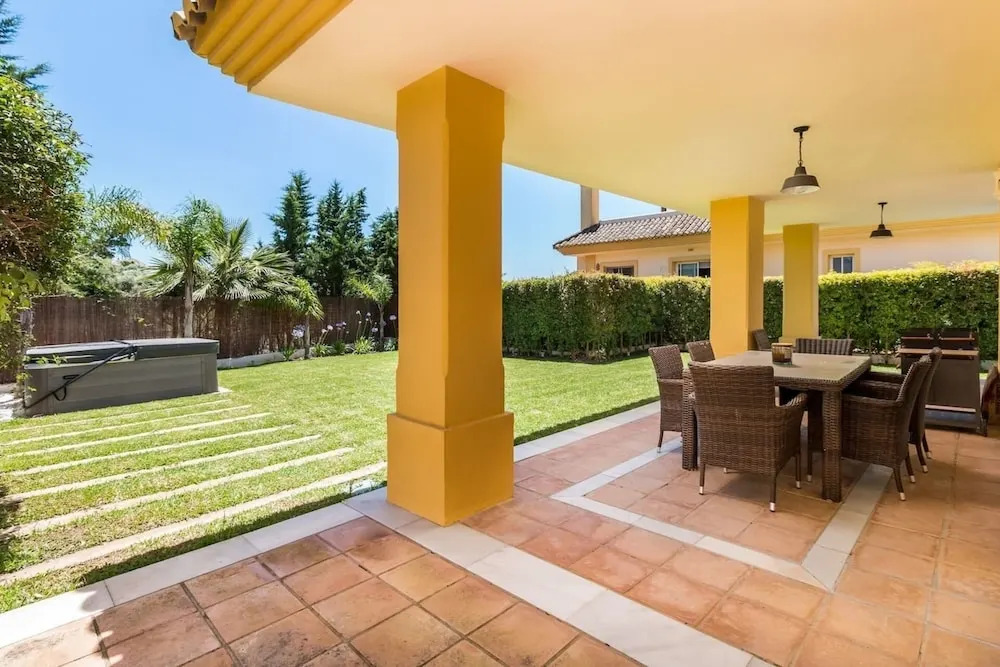 Charming 4-Bed Villa in San Roque