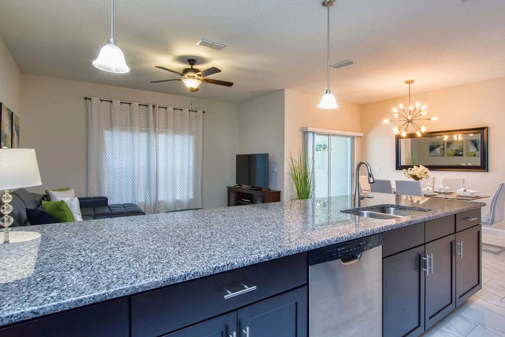 Storey Lake 4 Bedroom Townhome w Splashpool - 1625ST