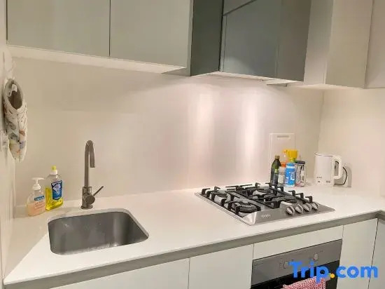 EQ Tower Ultra-Modern 2BR- CBD Base Mel Central