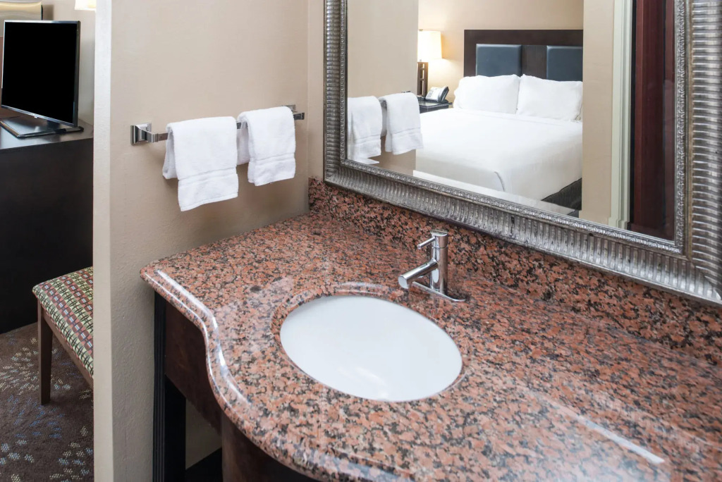 Holiday Inn Express Hotel & Suites Burlington by IHG