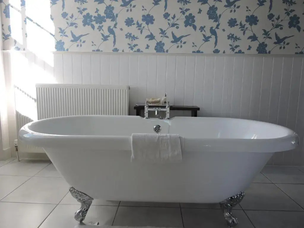 Whitehouse Country House
