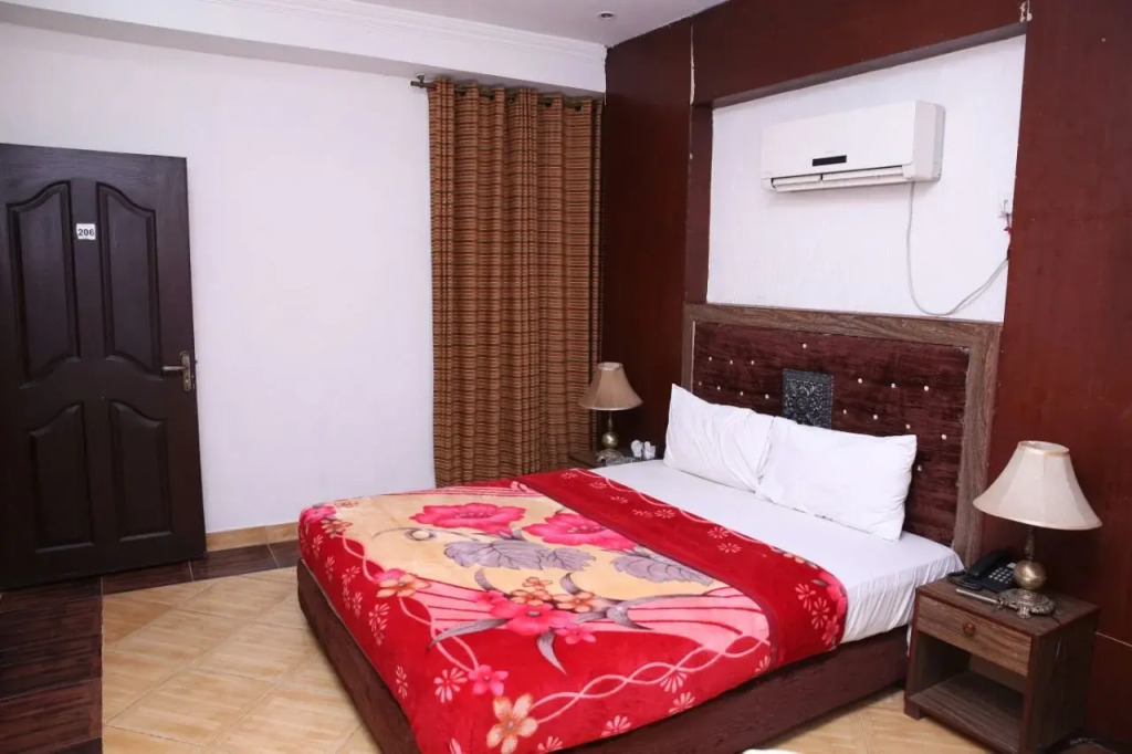 Family Hotel Davis Road Lahore