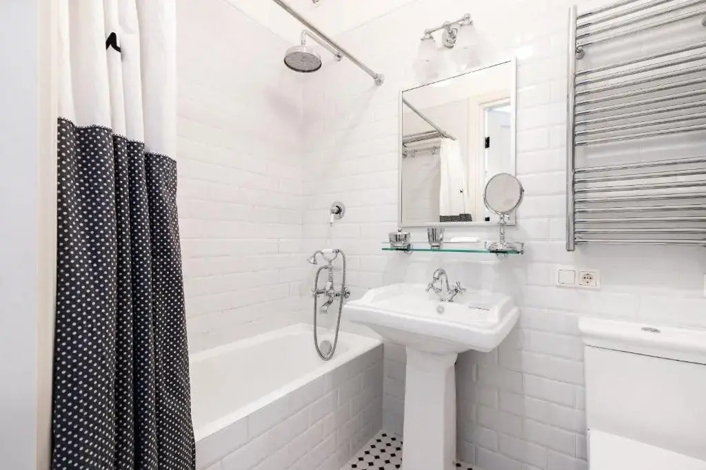 Stunning 2-Bedr Apartment with R Lauren accessories by Reside Baltic