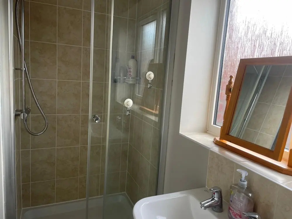 Fantastic, pet Friendly 3 Bedroom House in Bedford