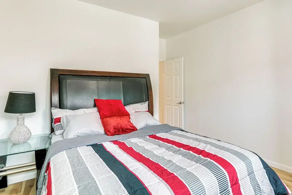 6 Mi to Eagles Games: Stylish Philly Townhome!