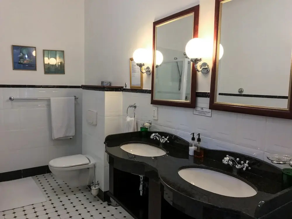 Greenways Hotel