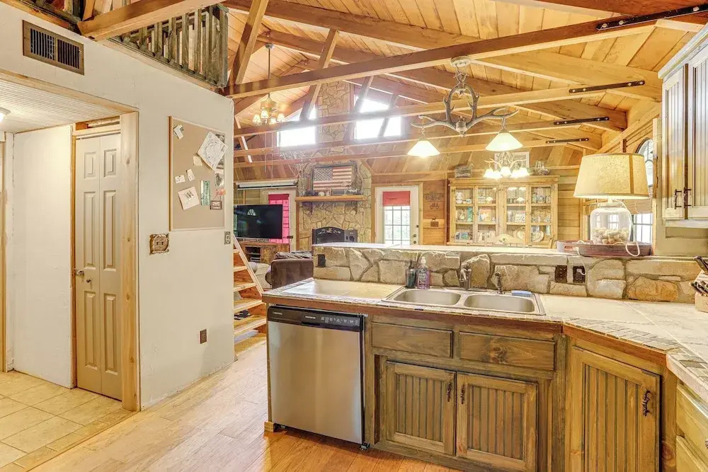Tumbling Shoals Cabin < 1 Mi to Beaches & Boating!