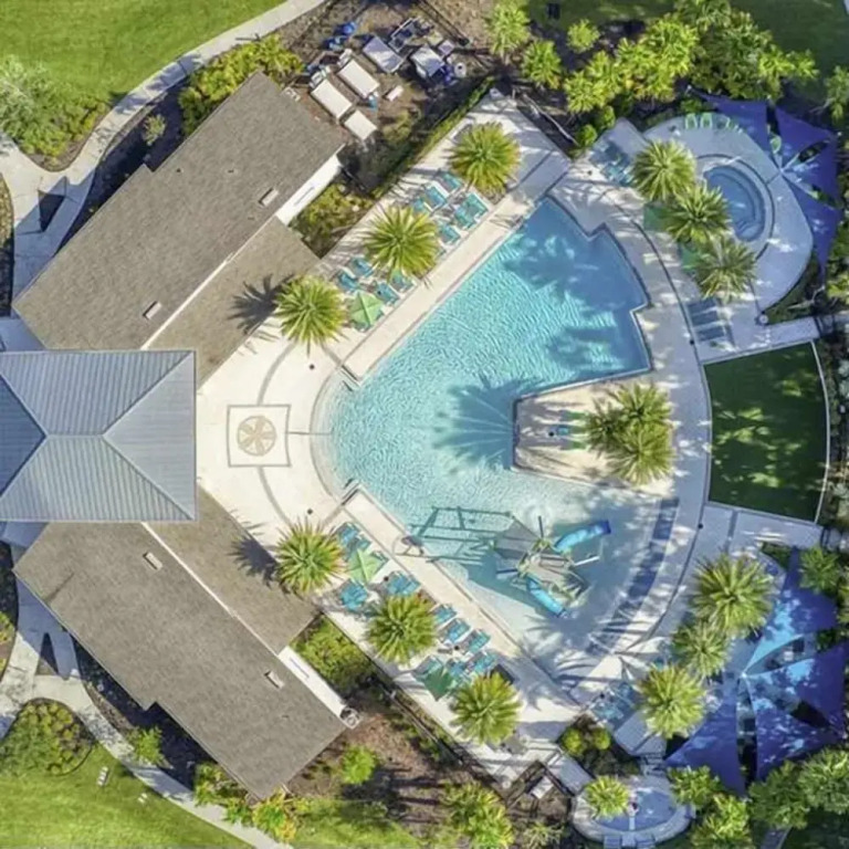 Opulent Retreat, Pool & Lake View, Near Parks